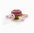Pink Schildkröte Baby Rassel aus Baumwolle | Pebble