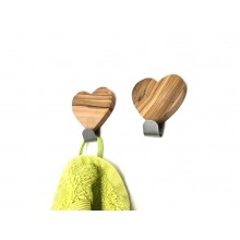 Herzförmiger, selbstklebender Handtuchhaken ELSA aus Olivenholz und Edelstahl