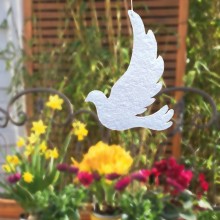 Weiße Taube – Hängende Dekoration aus Recycling Baumwoll-Papiermaché