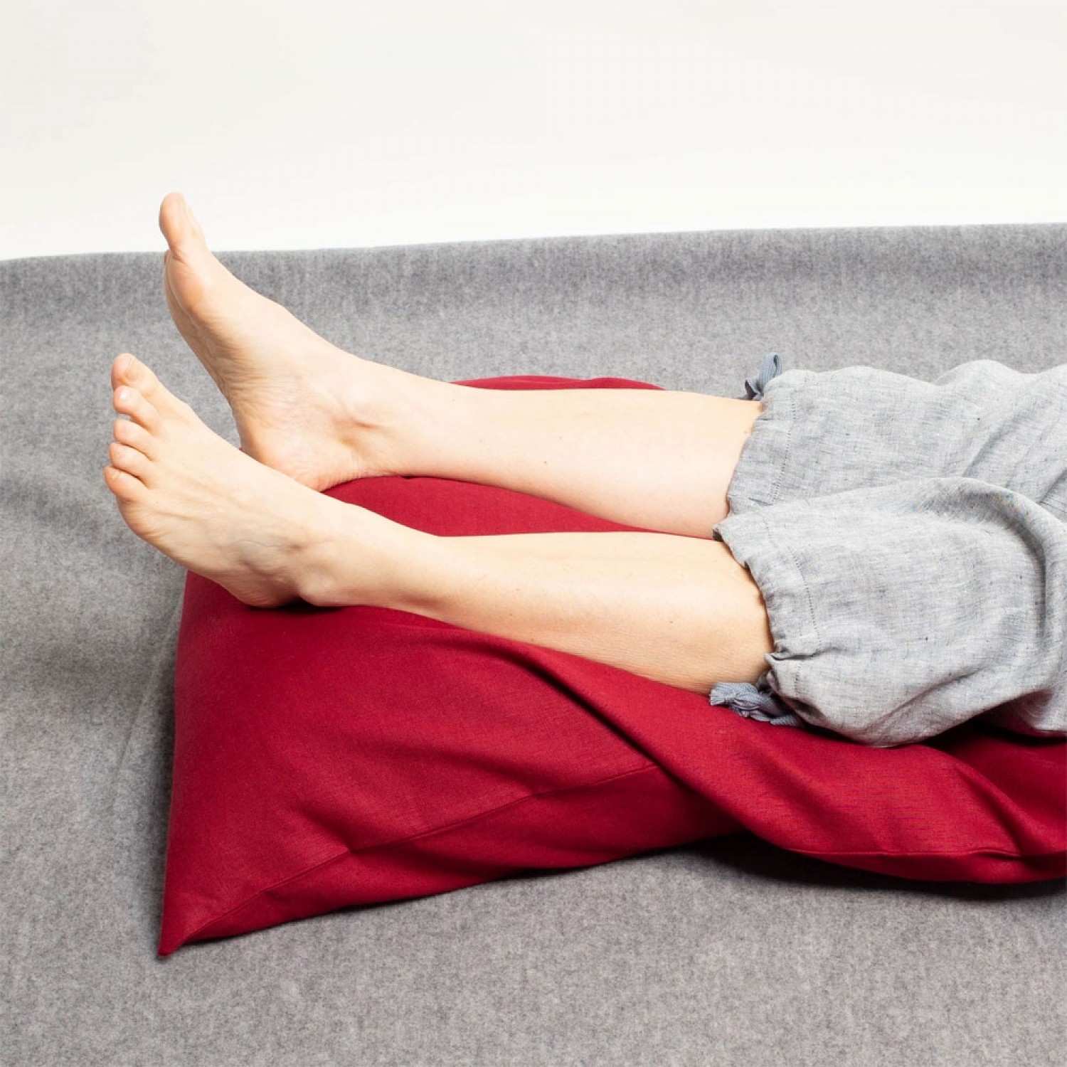 Eco-friendly Vein Pillow – Spelt Husks & Linen Pillowslip red » nahtur-design