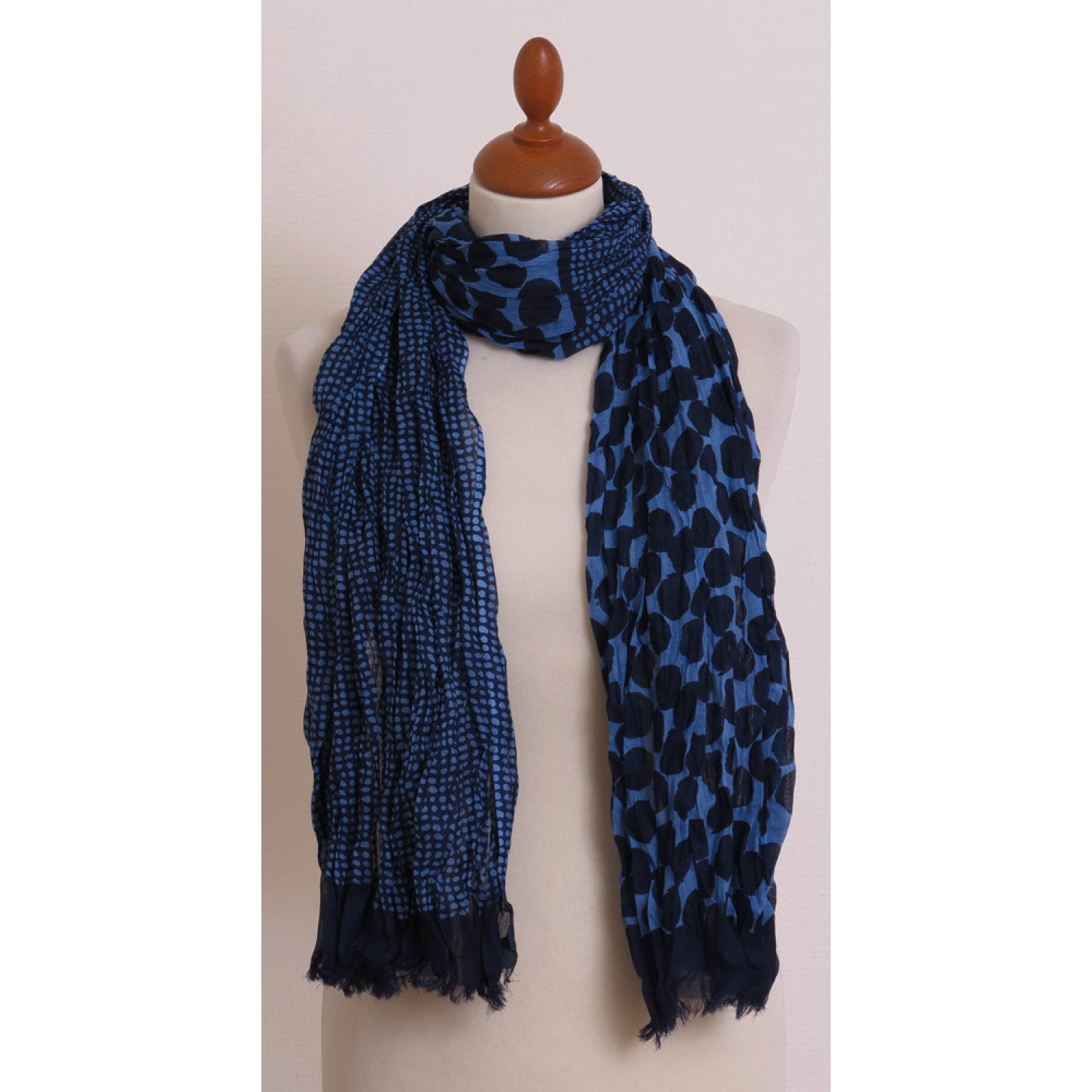 Blauer Schal mit Punkten aus Bio Baumwolle | billbillundbill