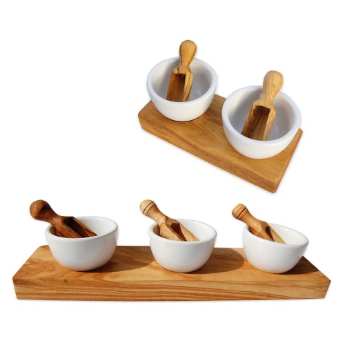 Porcelain spice & dip bowls FANO on olive wood tray & shovles » D.O.M.