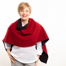 Poncho in Fluffy Loden – Red/Black