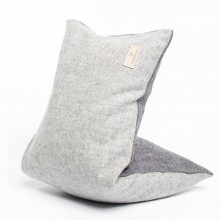 Reversible Organic Travel Pillow with Spelt Husks & Linen & Loden Cover – Light Blue/Blue-Grey