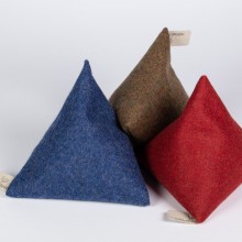Tetrapep fine Loden Hand Flatterer, kneadable Pyramids with organic Wheat – Set of 3 Autumn
