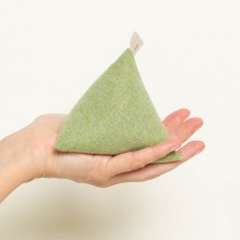 Tetrapep fine Loden Hand Flatterer, kneadable Pyramids with organic Wheat – Green 1 piece